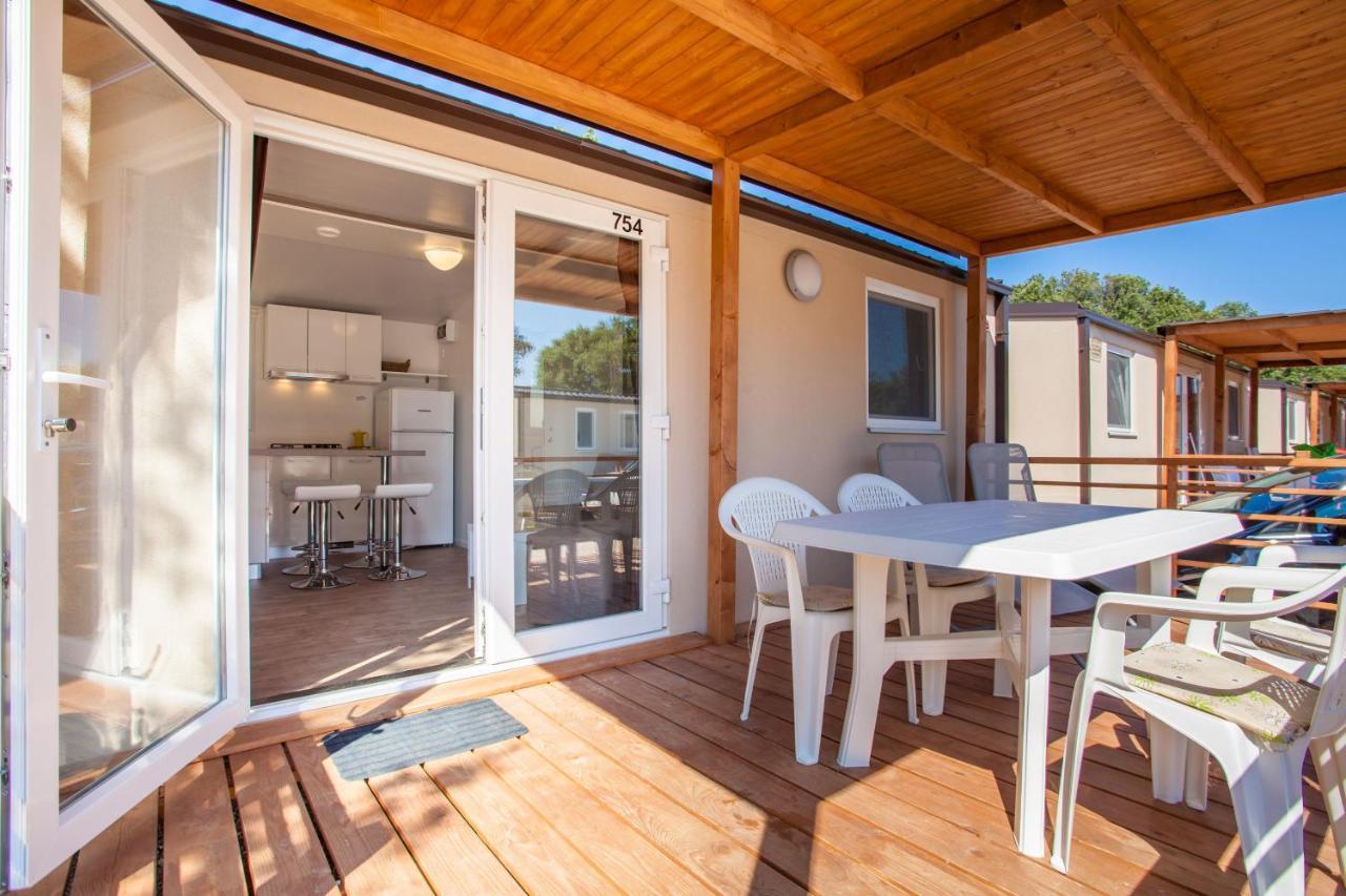 Mobile Homes Delta Marine At Campsite Rapoca Nerezine Exterior photo