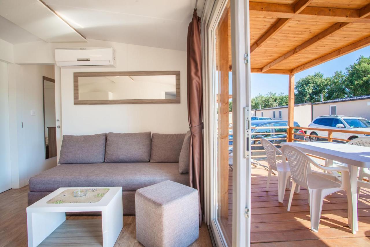 Mobile Homes Delta Marine At Campsite Rapoca Nerezine Exterior photo